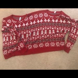 Blue and red sweaters bundle used. Good condition.